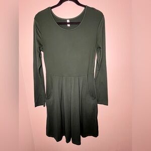 DouBCQ Forest Green Casual Flowy Pleated Loose Dresses with Pockets Size Medium
